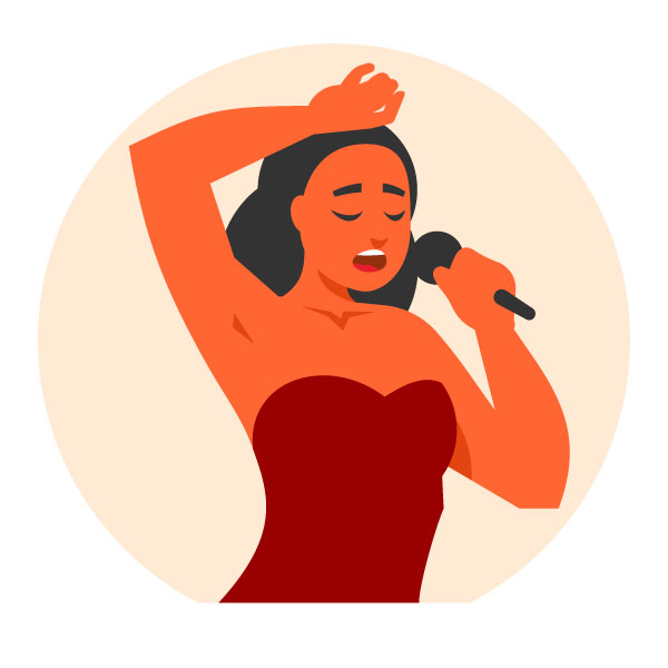 La mujer está cantando una canción